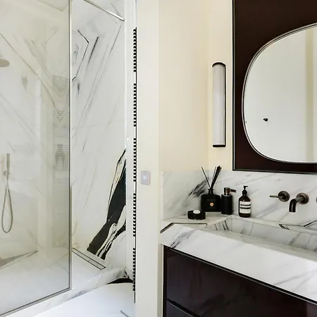 Pick A Flat's In Champs-elysees - Square Thiers *