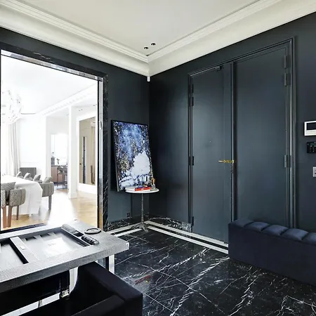 Pick A Flat's In Champs-elysees - Square Thiers Apartman *